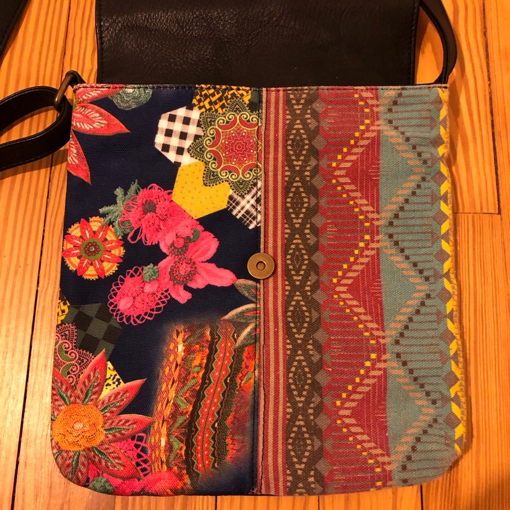 Boho floral and paisley crossbody bag with adjustable strap - Picture 3 of 16